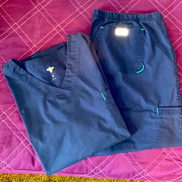 Medical scrubs - Med Couture E-Flex scrubs in dark blue and turquoise. Very GUC. - Picture 3 of 9